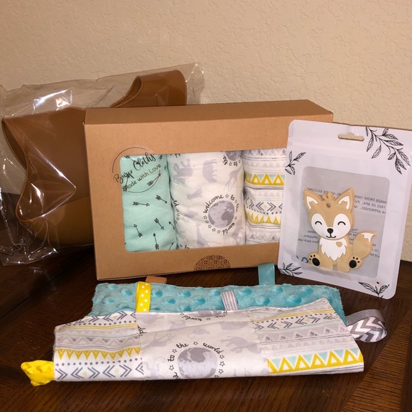 Handmade Burp Cloth Gift Set - Whales 🐳 🐋 - Picture 5 of 5